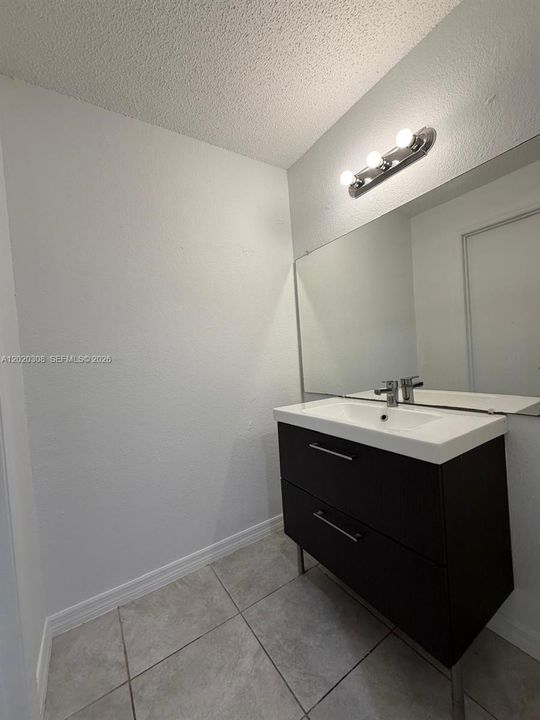 For Rent: $2,300 (2 beds, 2 baths, 1105 Square Feet)