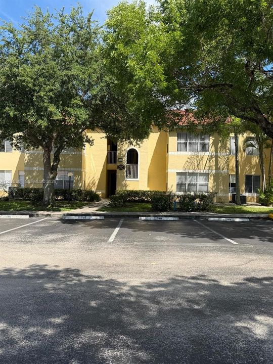 For Rent: $2,300 (2 beds, 2 baths, 1105 Square Feet)