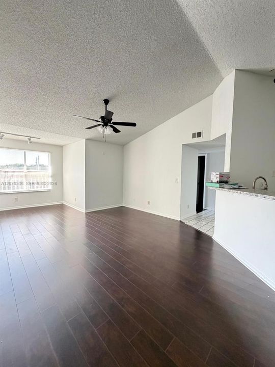 For Rent: $2,300 (2 beds, 2 baths, 1105 Square Feet)