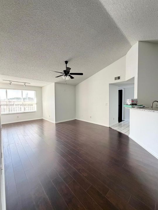 For Rent: $2,300 (2 beds, 2 baths, 1105 Square Feet)