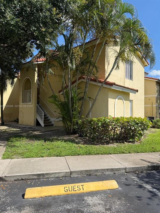 For Rent: $2,300 (2 beds, 2 baths, 1105 Square Feet)