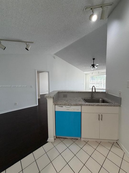 For Rent: $2,300 (2 beds, 2 baths, 1105 Square Feet)