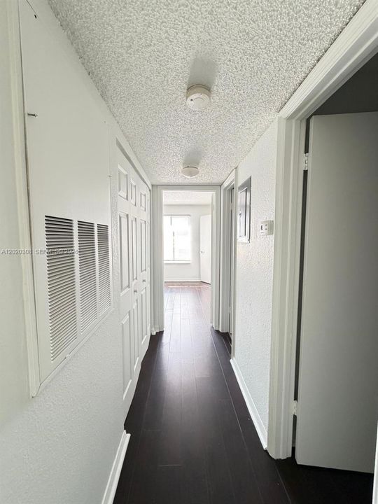 For Rent: $2,300 (2 beds, 2 baths, 1105 Square Feet)