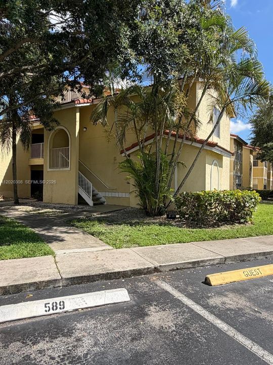 For Rent: $2,300 (2 beds, 2 baths, 1105 Square Feet)