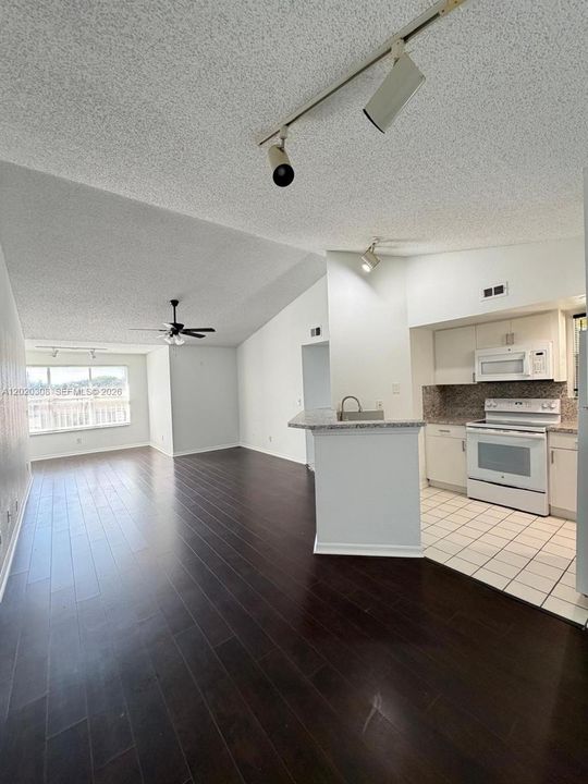 For Rent: $2,300 (2 beds, 2 baths, 1105 Square Feet)