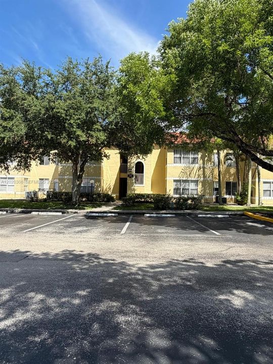 For Rent: $2,300 (2 beds, 2 baths, 1105 Square Feet)