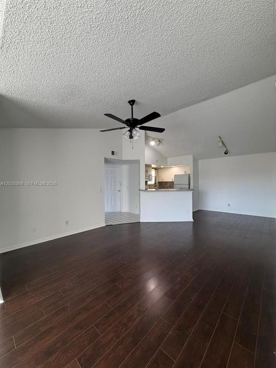 For Rent: $2,300 (2 beds, 2 baths, 1105 Square Feet)