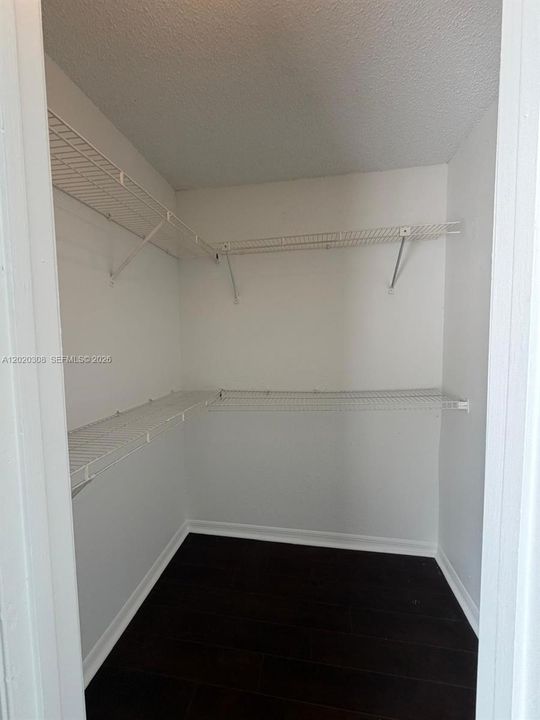 For Rent: $2,300 (2 beds, 2 baths, 1105 Square Feet)