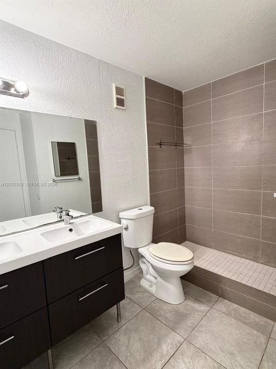 For Rent: $2,300 (2 beds, 2 baths, 1105 Square Feet)