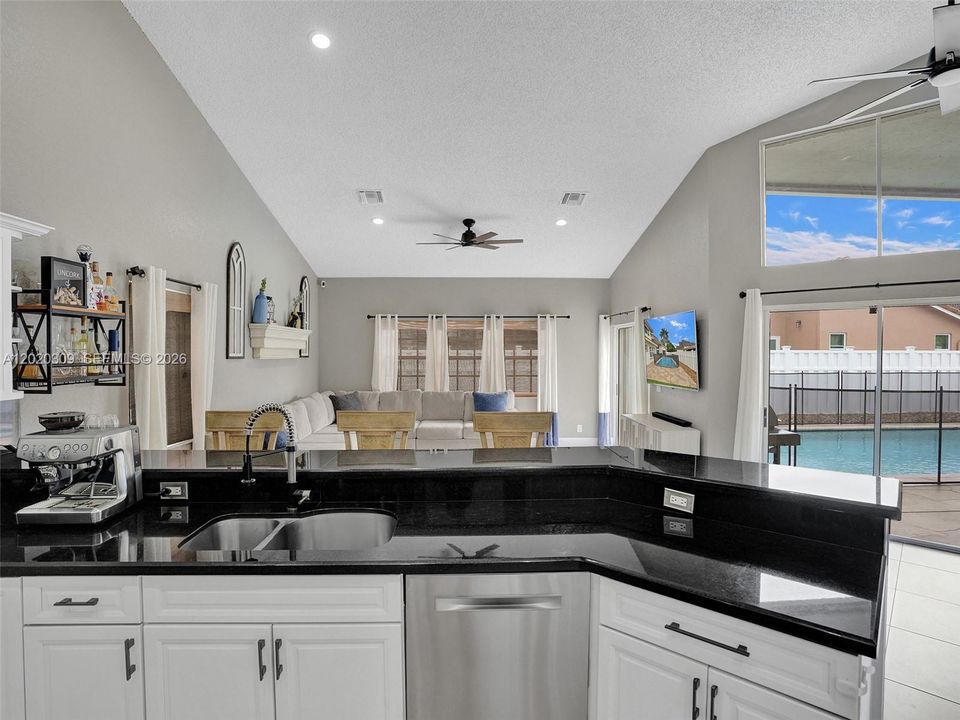 For Sale: $885,000 (4 beds, 3 baths, 2661 Square Feet)