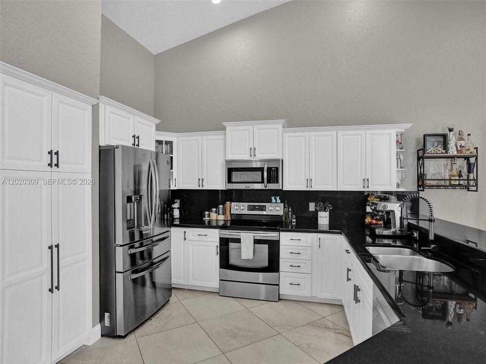 For Sale: $885,000 (4 beds, 3 baths, 2661 Square Feet)