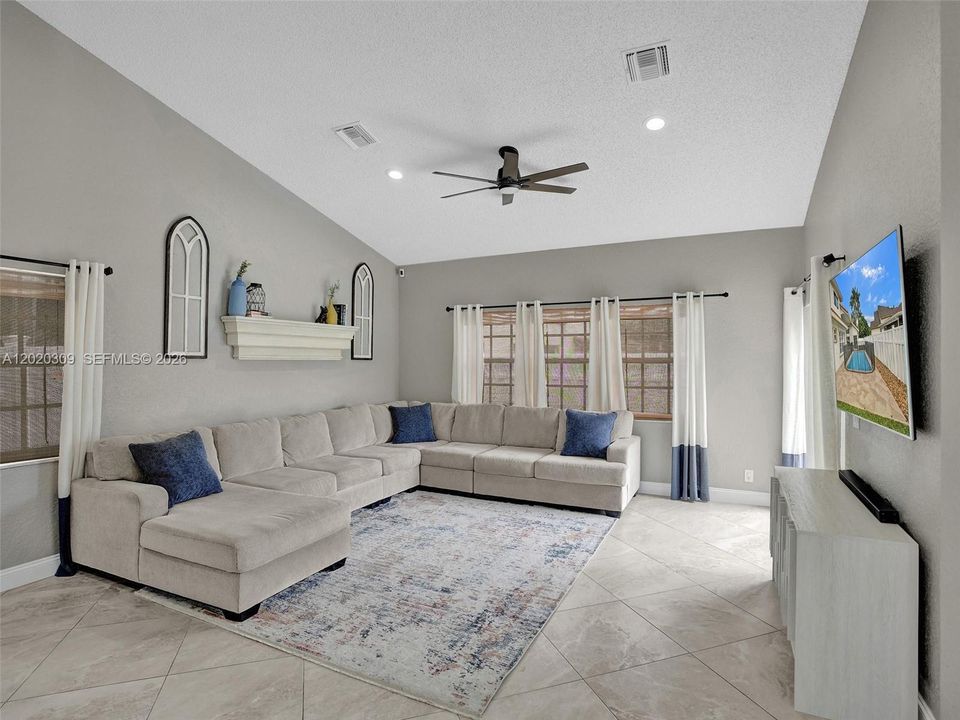 For Sale: $885,000 (4 beds, 3 baths, 2661 Square Feet)