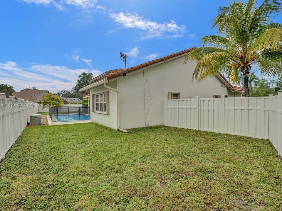 For Sale: $885,000 (4 beds, 3 baths, 2661 Square Feet)