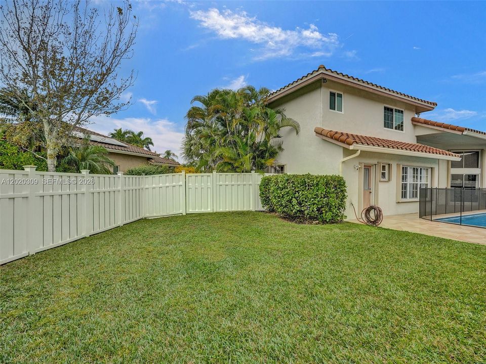 For Sale: $885,000 (4 beds, 3 baths, 2661 Square Feet)