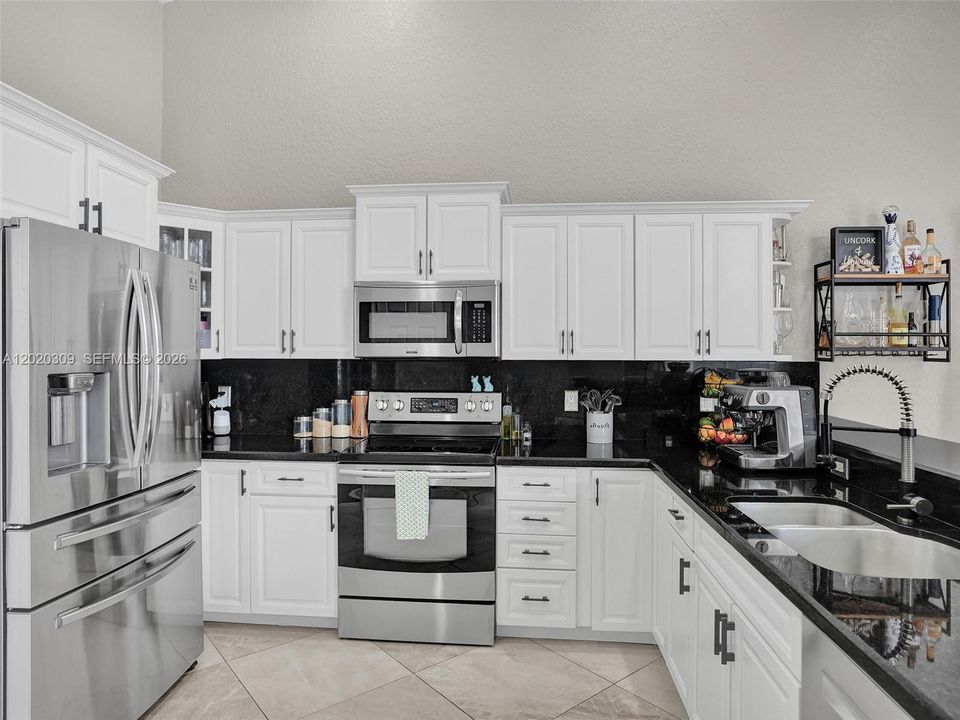 For Sale: $885,000 (4 beds, 3 baths, 2661 Square Feet)