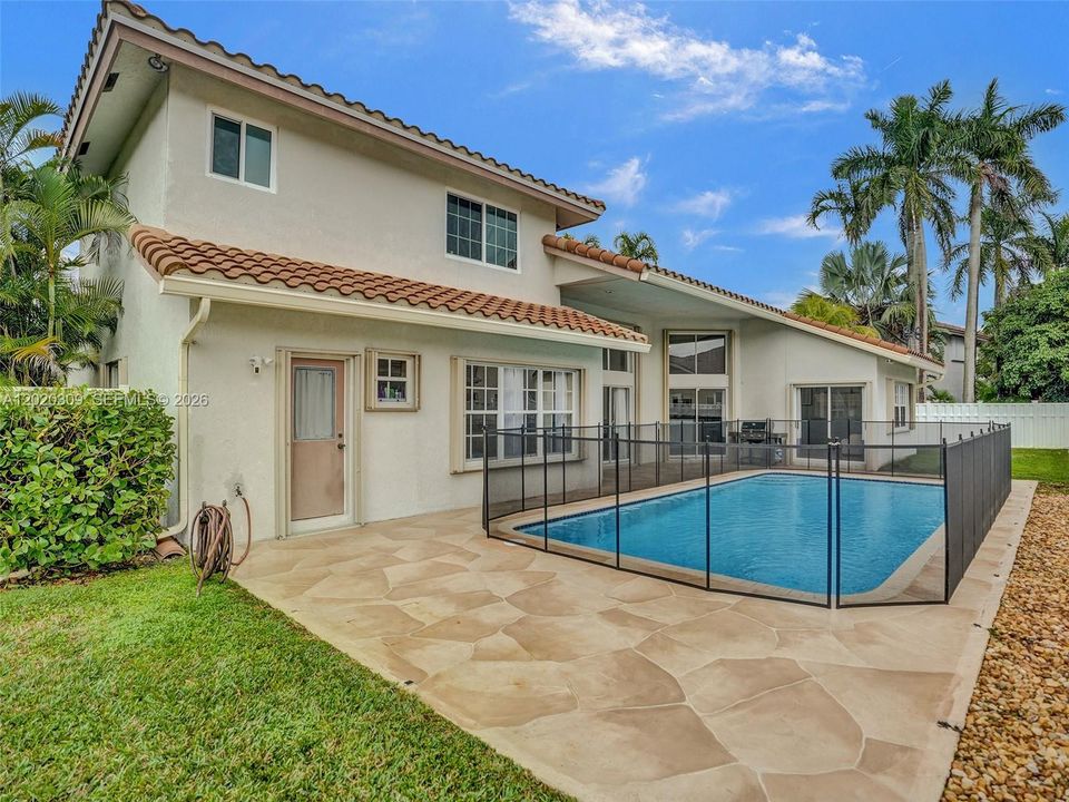 For Sale: $885,000 (4 beds, 3 baths, 2661 Square Feet)