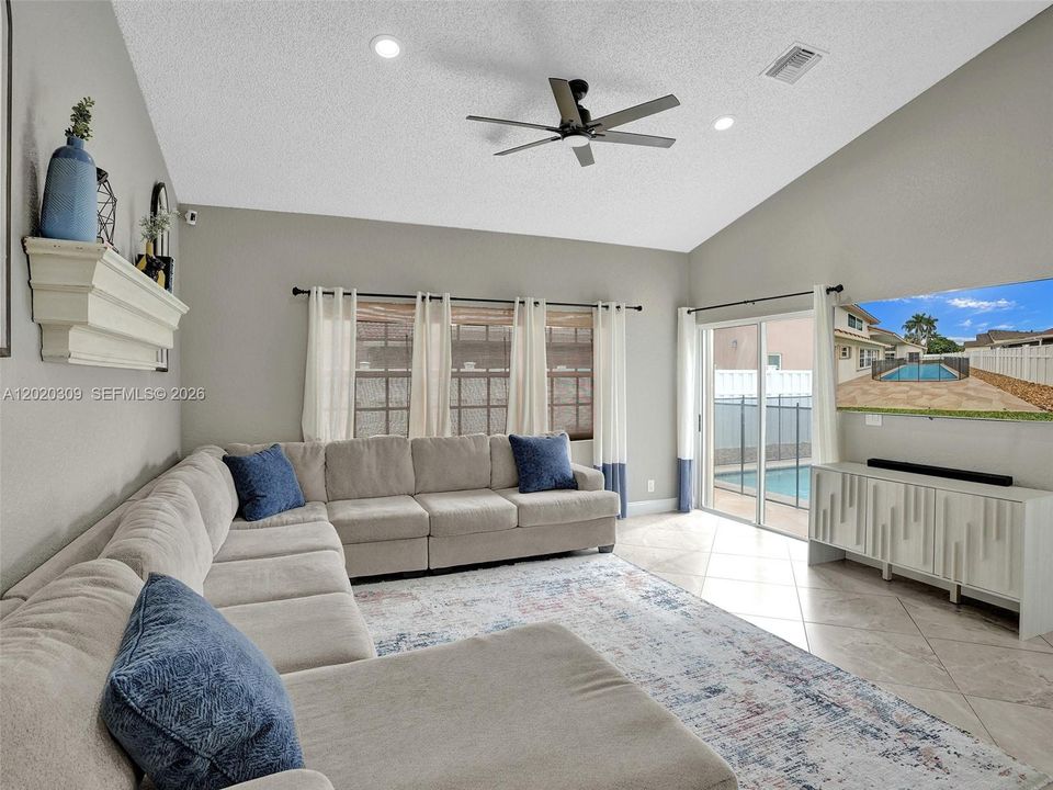 For Sale: $885,000 (4 beds, 3 baths, 2661 Square Feet)