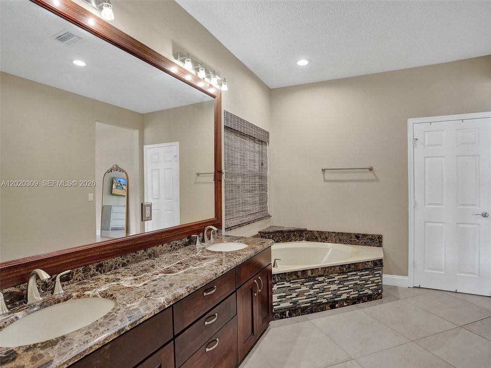 For Sale: $885,000 (4 beds, 3 baths, 2661 Square Feet)