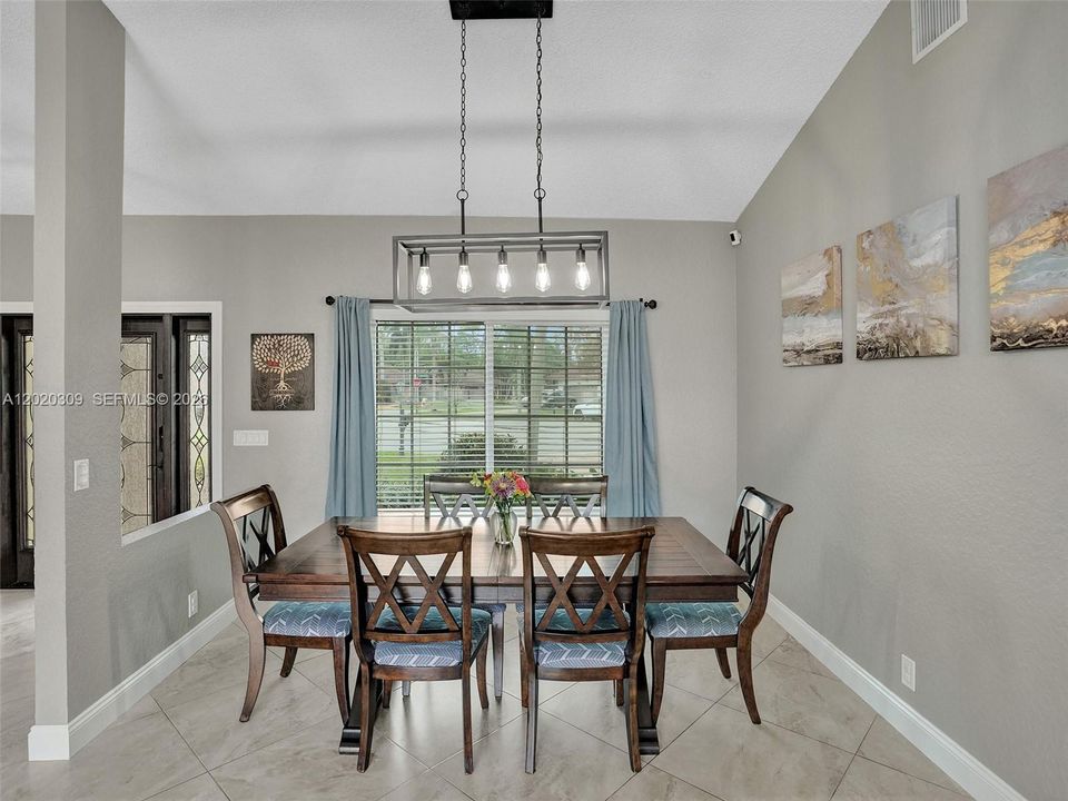 For Sale: $885,000 (4 beds, 3 baths, 2661 Square Feet)