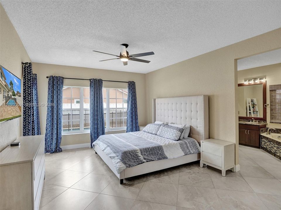 For Sale: $885,000 (4 beds, 3 baths, 2661 Square Feet)