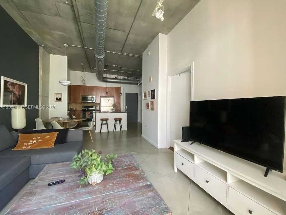 Activo con contrato: $352,000 (1 camas, 1 baños, 706 Pies cuadrados)
