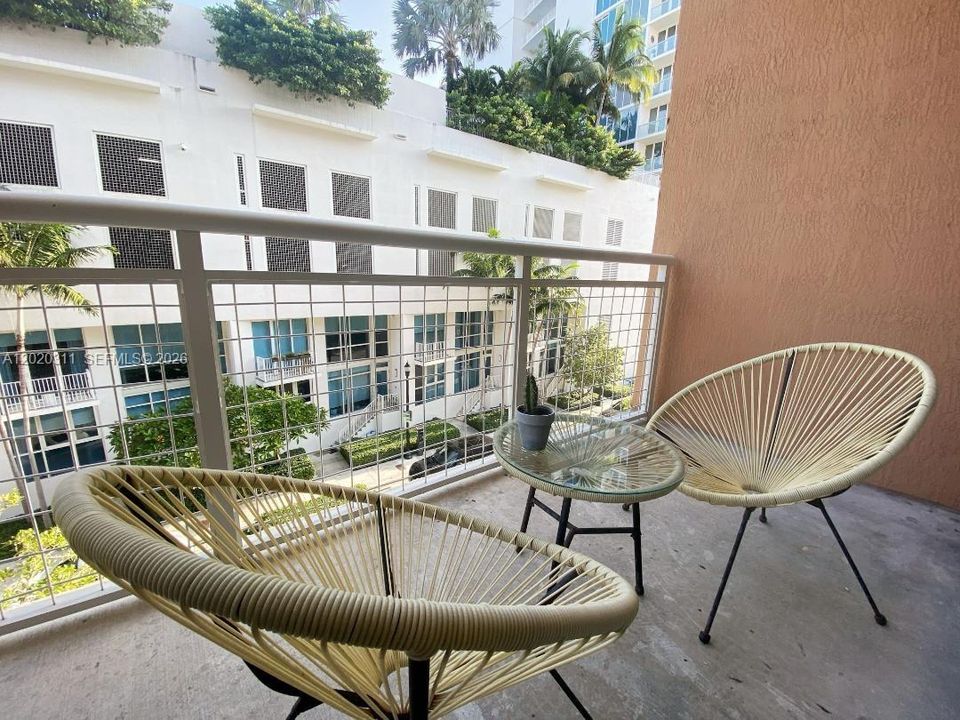 Activo con contrato: $352,000 (1 camas, 1 baños, 706 Pies cuadrados)