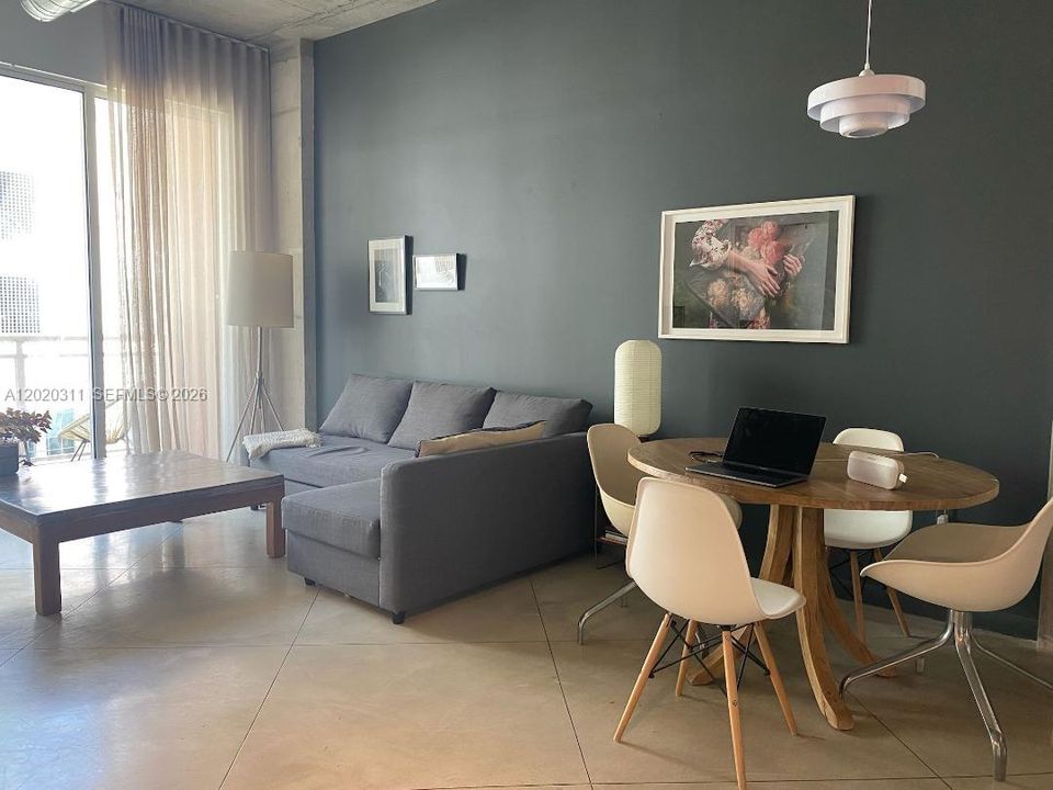 Activo con contrato: $352,000 (1 camas, 1 baños, 706 Pies cuadrados)