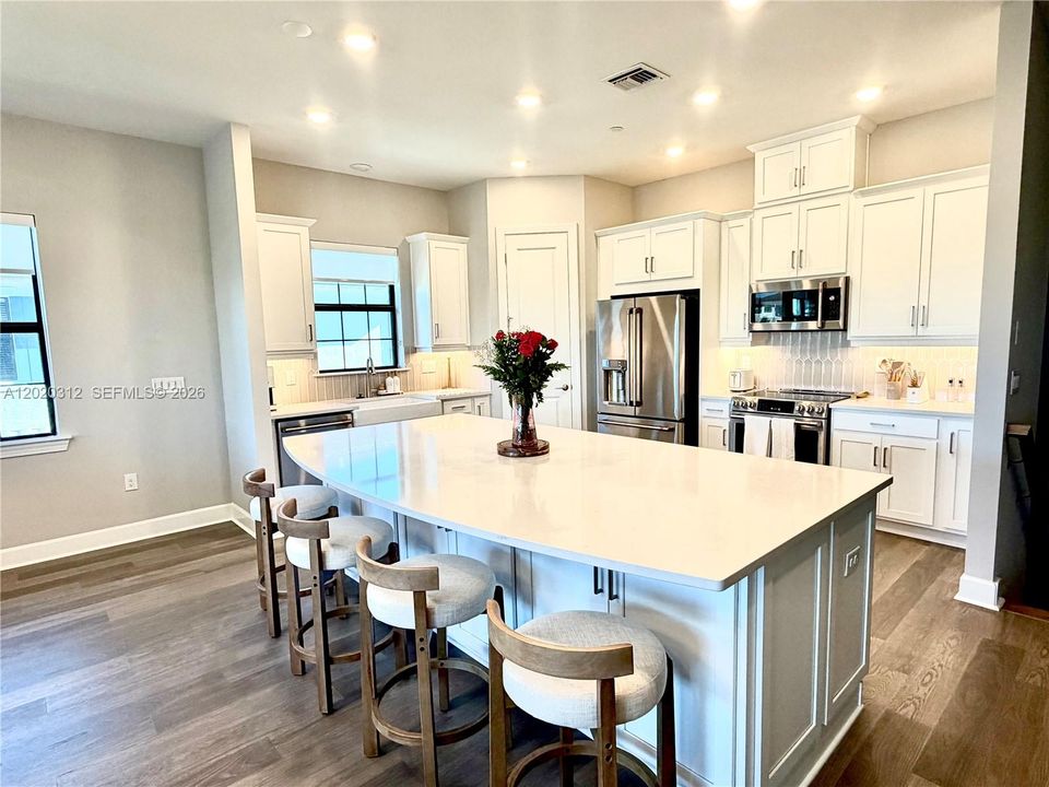 For Rent: $4,500 (3 beds, 3 baths, 2393 Square Feet)