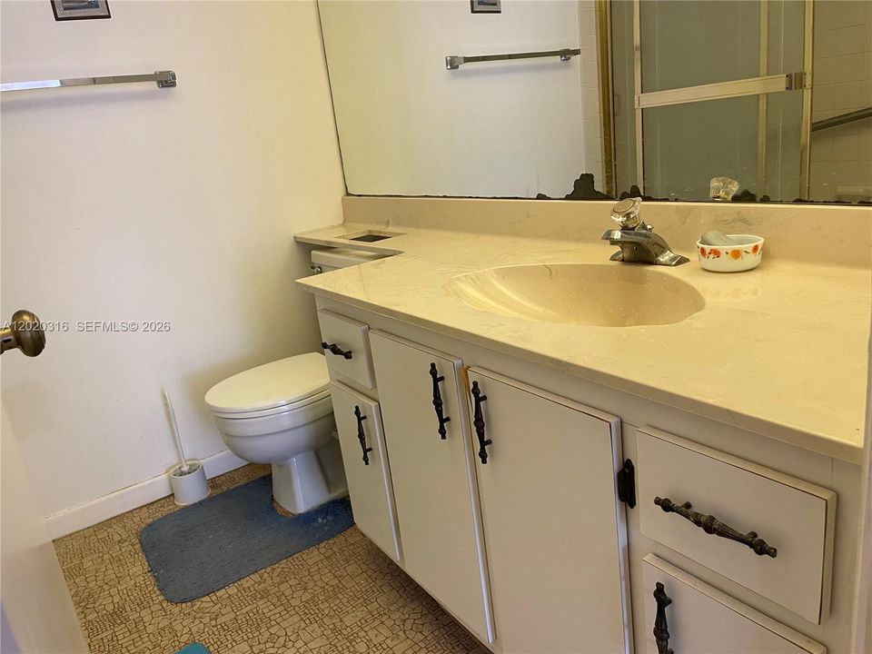 For Sale: $154,900 (1 beds, 1 baths, 741 Square Feet)