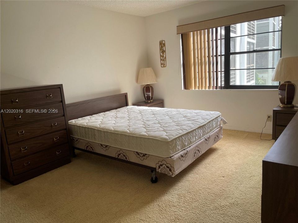 For Sale: $154,900 (1 beds, 1 baths, 741 Square Feet)