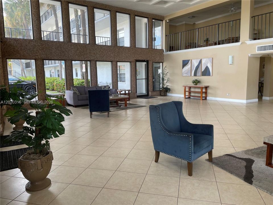 For Sale: $154,900 (1 beds, 1 baths, 741 Square Feet)