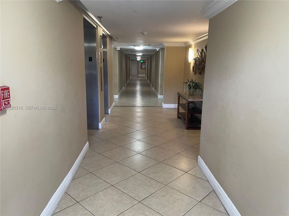 For Sale: $154,900 (1 beds, 1 baths, 741 Square Feet)
