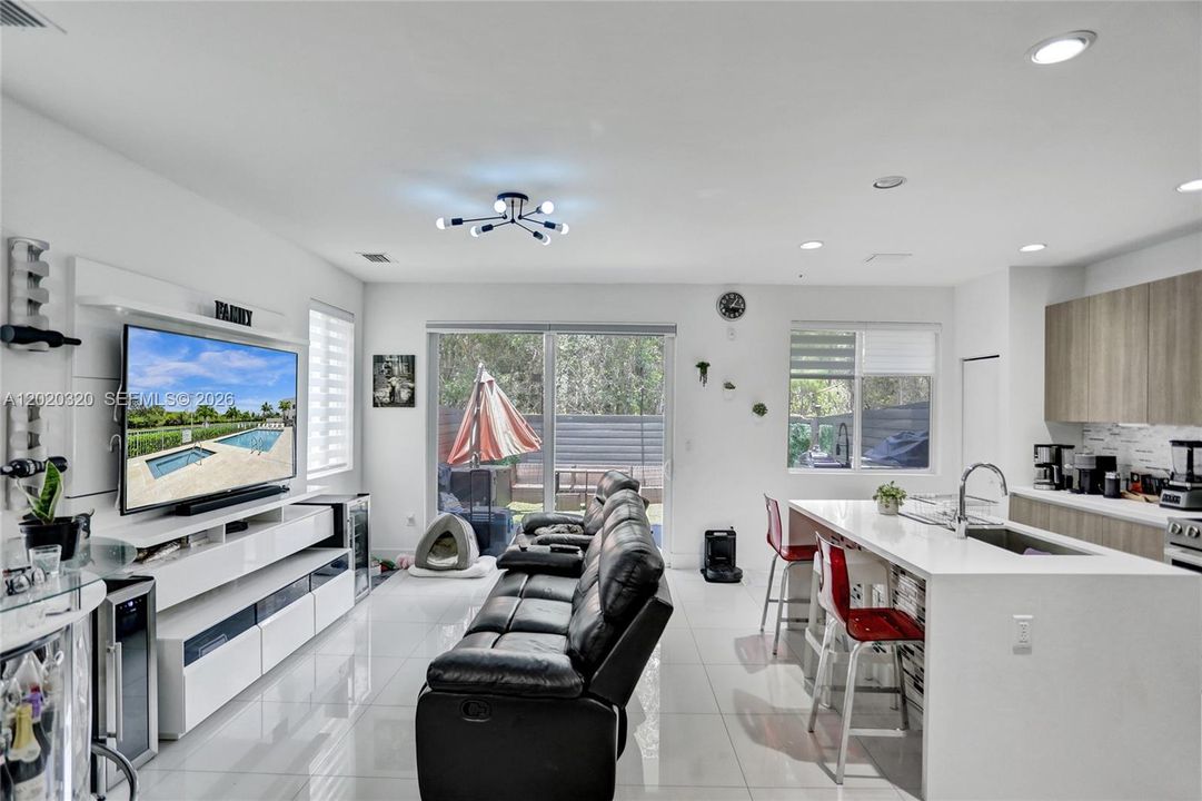 В аренду: $4,950 (4 спален, 3 ванн, 2043 Квадратных фут)