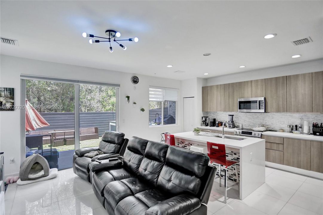 В аренду: $4,950 (4 спален, 3 ванн, 2043 Квадратных фут)