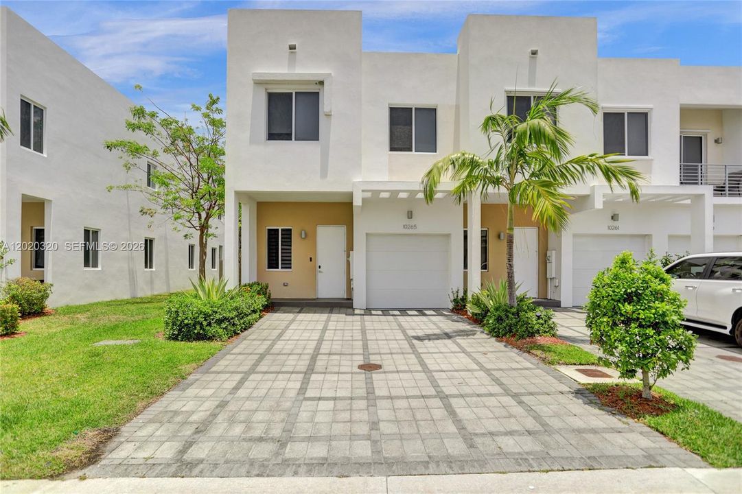 В аренду: $4,950 (4 спален, 3 ванн, 2043 Квадратных фут)