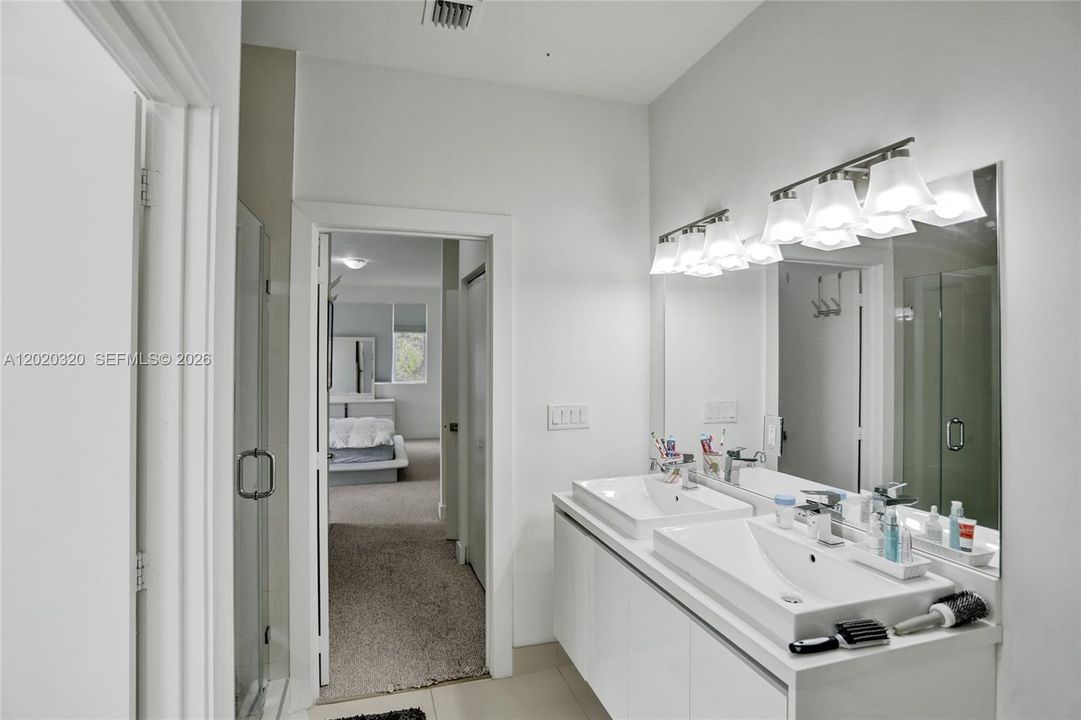 В аренду: $4,950 (4 спален, 3 ванн, 2043 Квадратных фут)