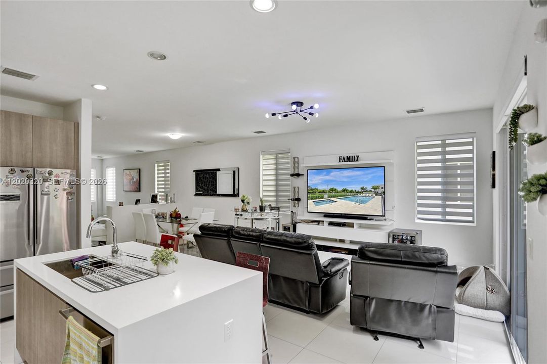 В аренду: $4,950 (4 спален, 3 ванн, 2043 Квадратных фут)