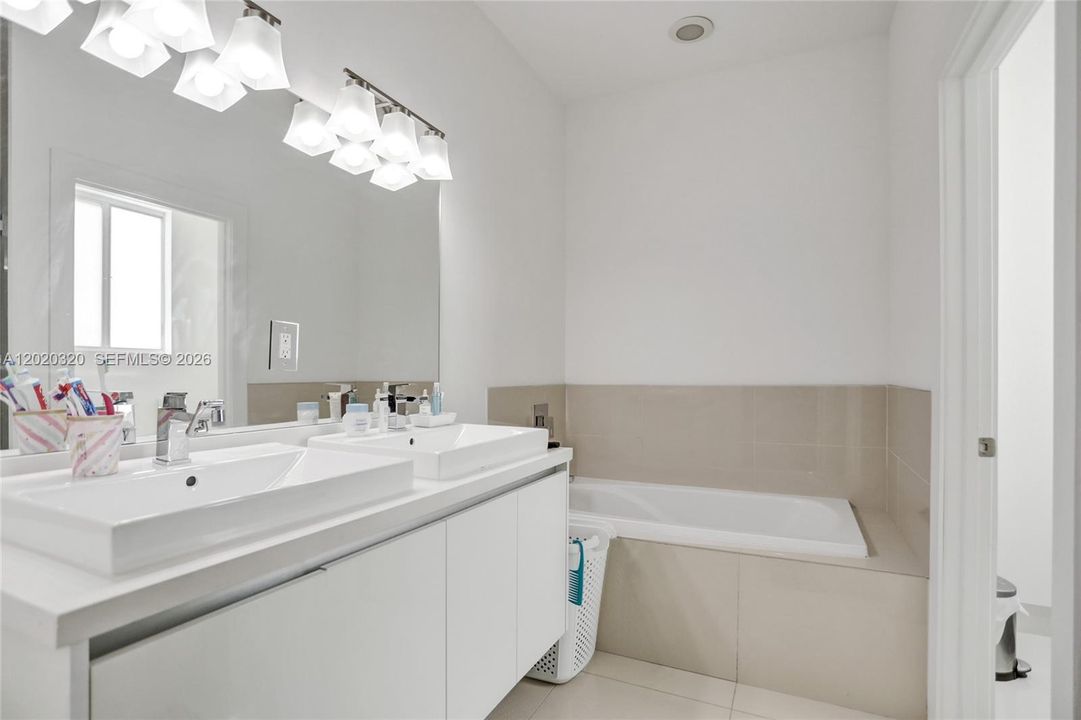 В аренду: $4,950 (4 спален, 3 ванн, 2043 Квадратных фут)