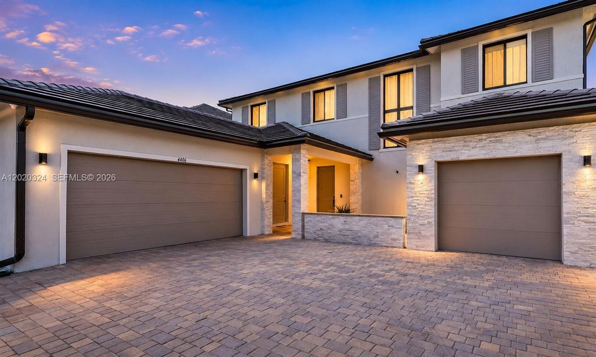На продажу: $1,444,995 (4 спален, 3 ванн, 4073 Квадратных фут)