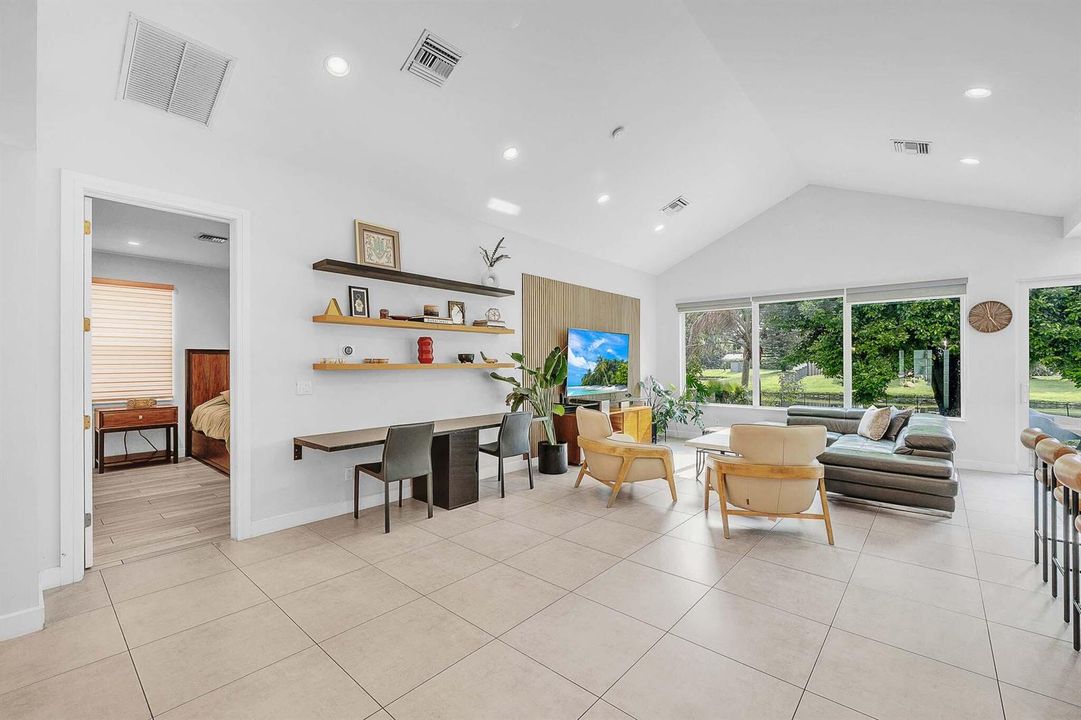 4 Living Area