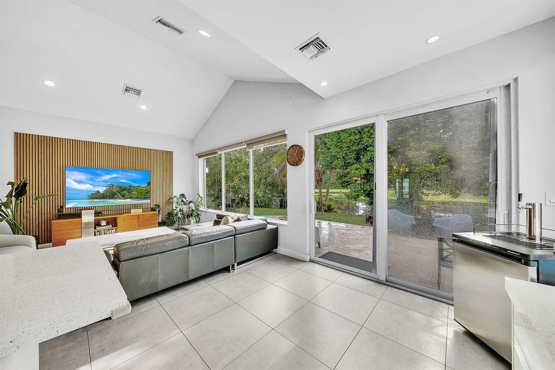 13 Breakfast Nook