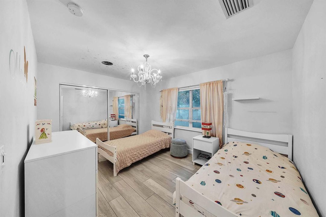 21 Guest Bedroom A