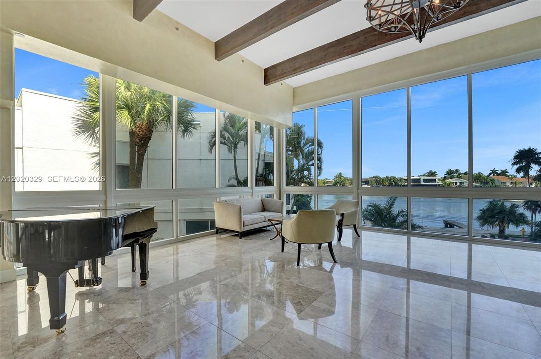 For Sale: $895,000 (2 beds, 2 baths, 1800 Square Feet)