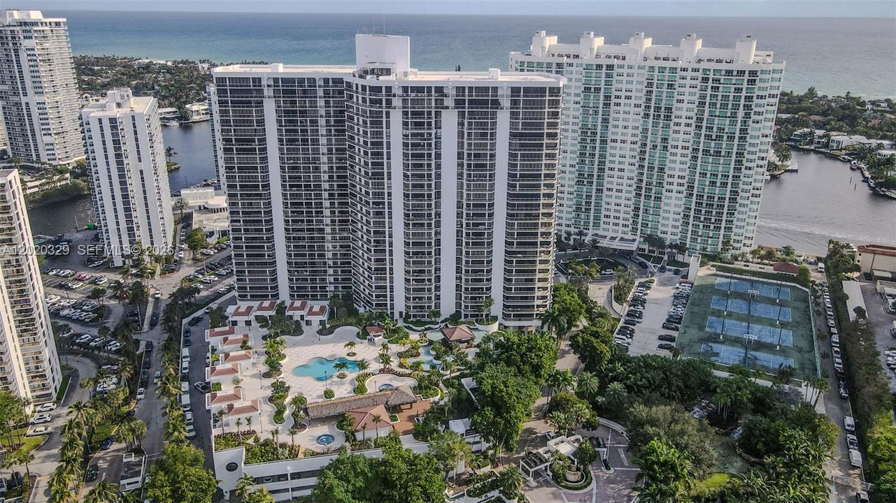 For Sale: $895,000 (2 beds, 2 baths, 1800 Square Feet)