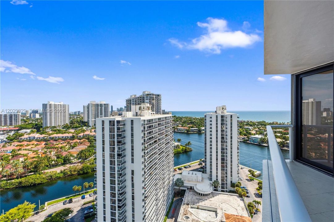 For Sale: $895,000 (2 beds, 2 baths, 1800 Square Feet)