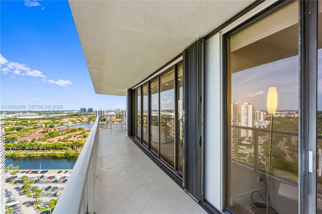 For Sale: $895,000 (2 beds, 2 baths, 1800 Square Feet)