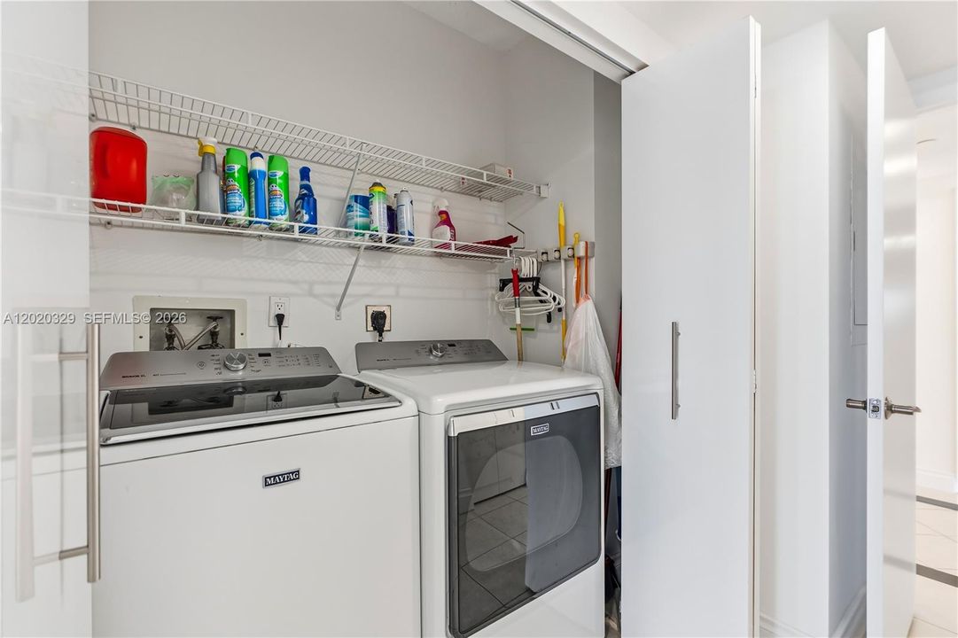 For Sale: $895,000 (2 beds, 2 baths, 1800 Square Feet)