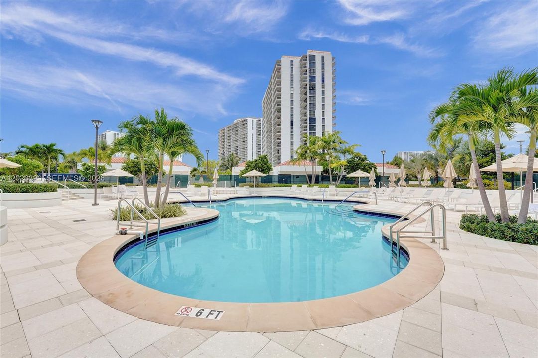 For Sale: $895,000 (2 beds, 2 baths, 1800 Square Feet)