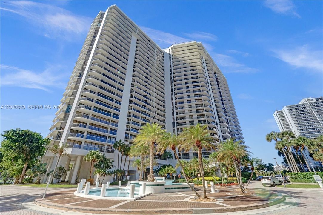 For Sale: $895,000 (2 beds, 2 baths, 1800 Square Feet)