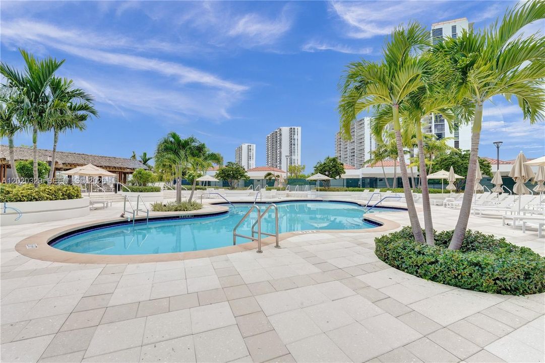 For Sale: $895,000 (2 beds, 2 baths, 1800 Square Feet)